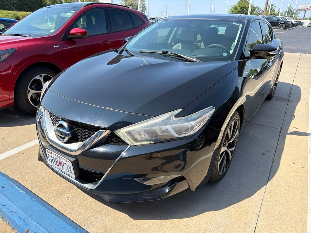 Used 2017 Black Nissan 3.5 SL image 2