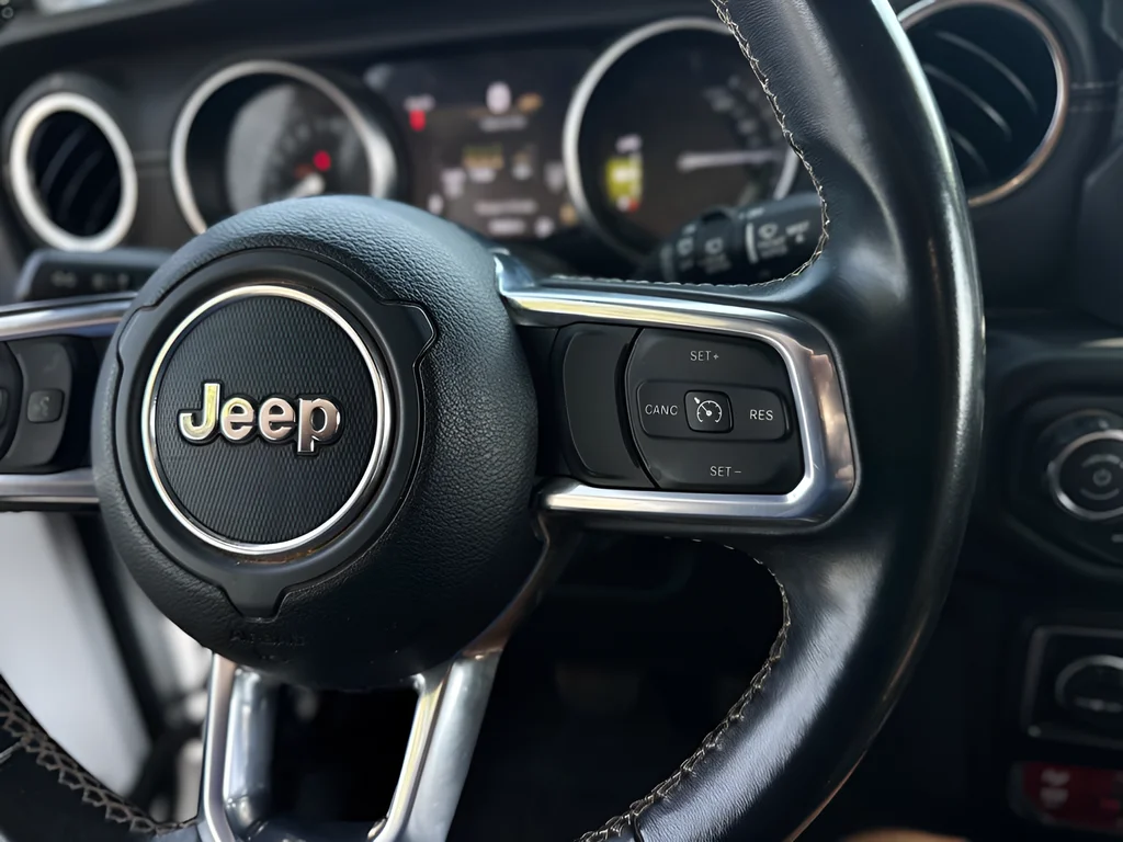 Used 2022 White Jeep Unlimited Rubicon 4xe image 14