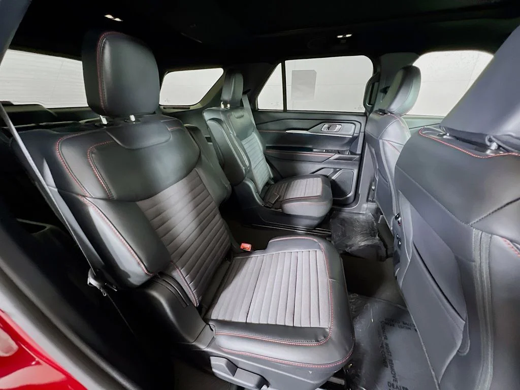 New 2026 Rapid Red Metallic Tinted Clearcoat Ford ST-Line image 16