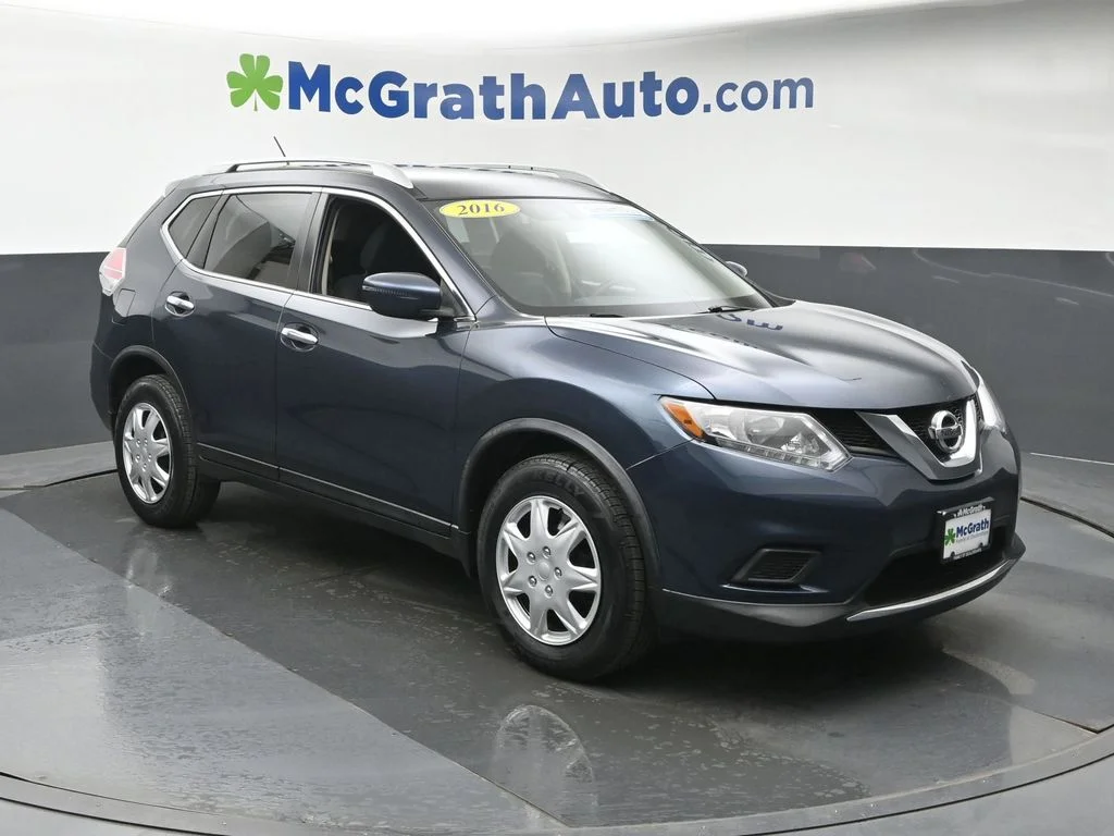 Used 2016 Blue Nissan S image 2