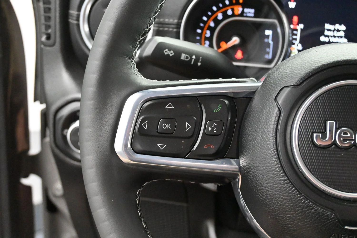Used 2022 Sting-Gray Clearcoat Jeep Overland image 17