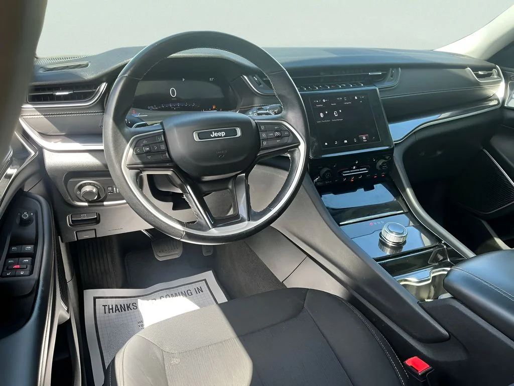 Used 2021 Silver Jeep Laredo image 22