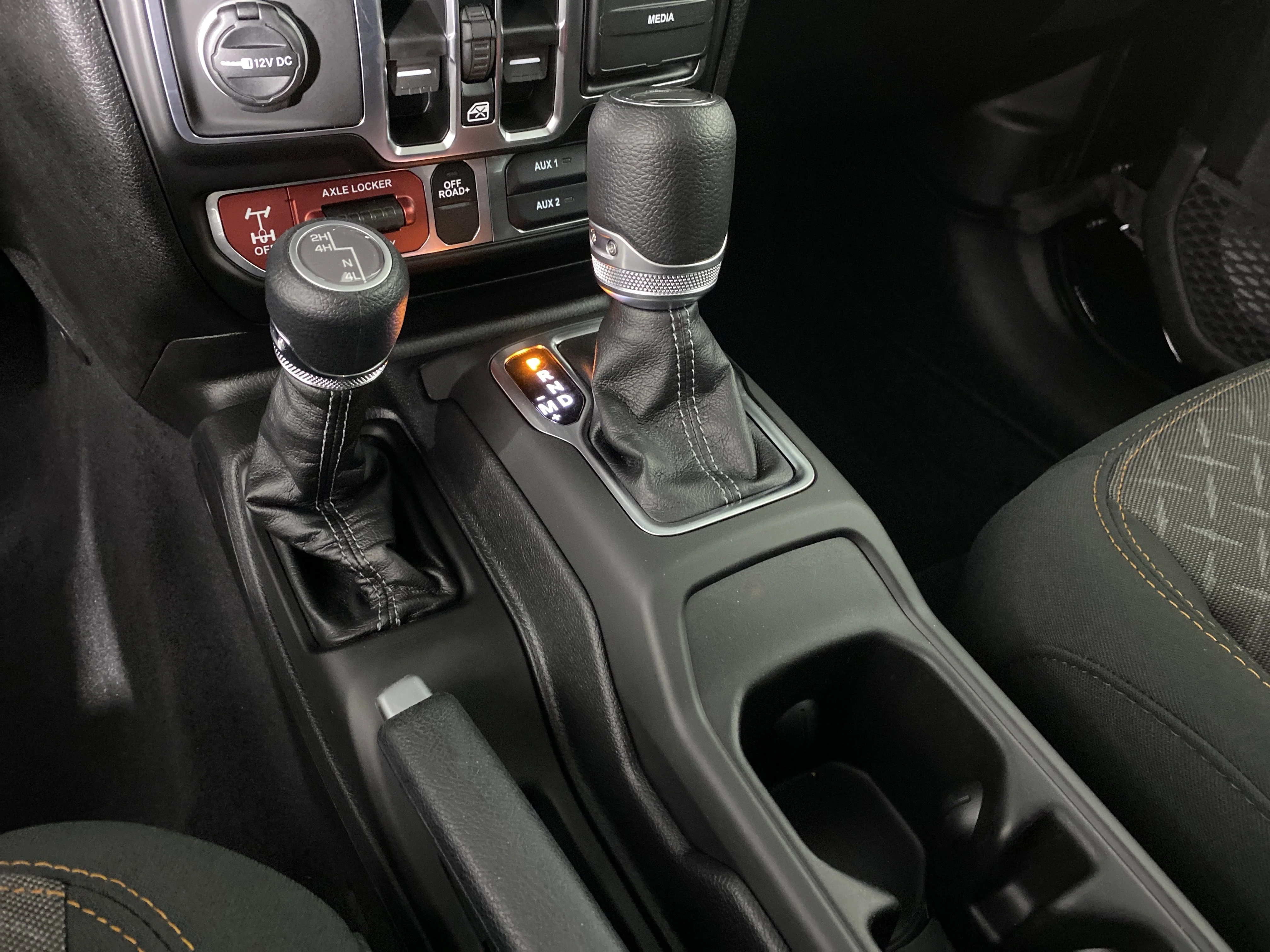 New 2026 Black Clear-Coat Exterior Paint Jeep Mojave image 26