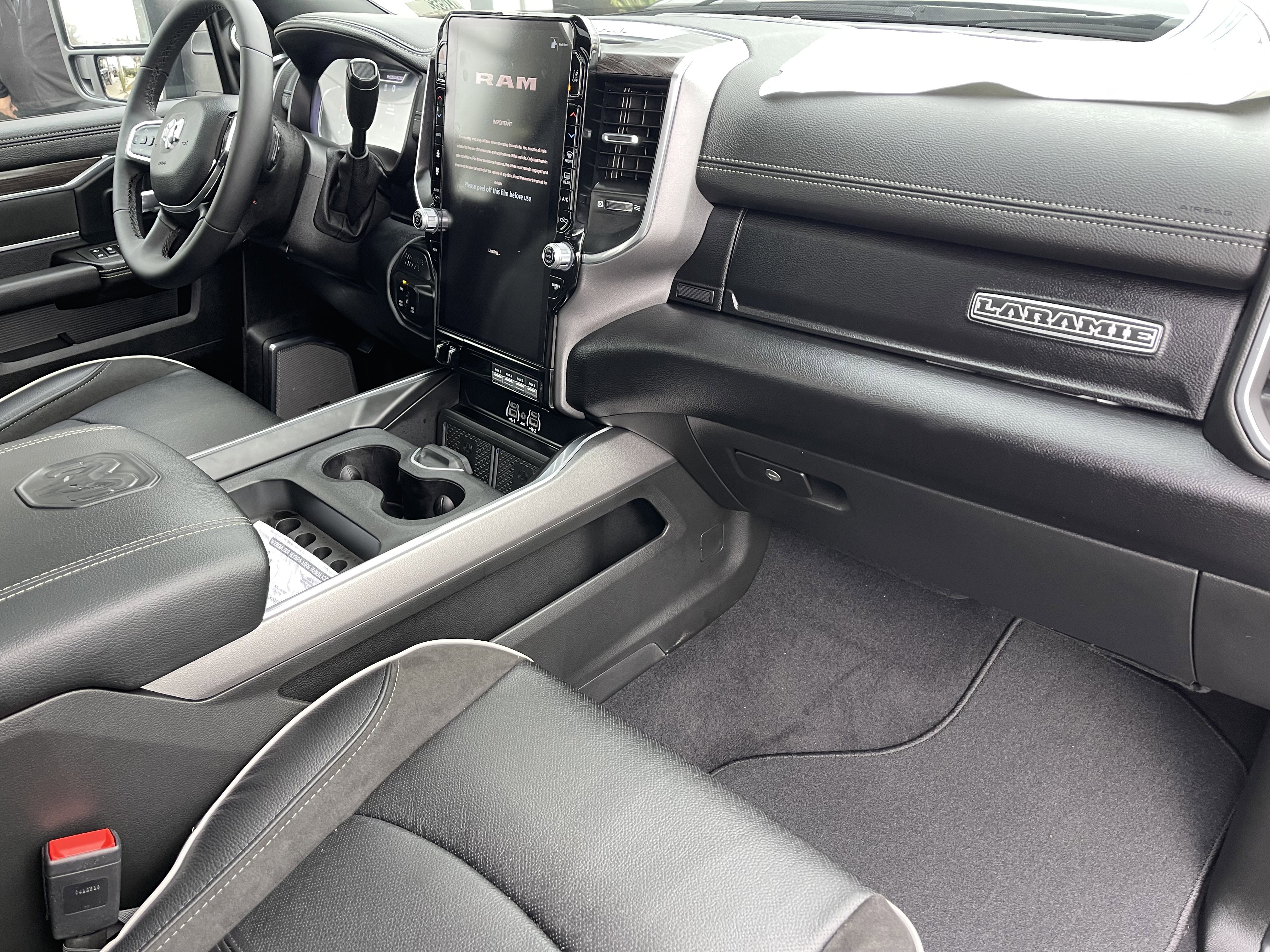New 2026 Granite Crystal Metallic Clear-Coat Exterior Paint RAM Laramie image 29