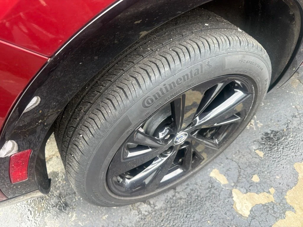 Used 2023  Buick Preferred image 9