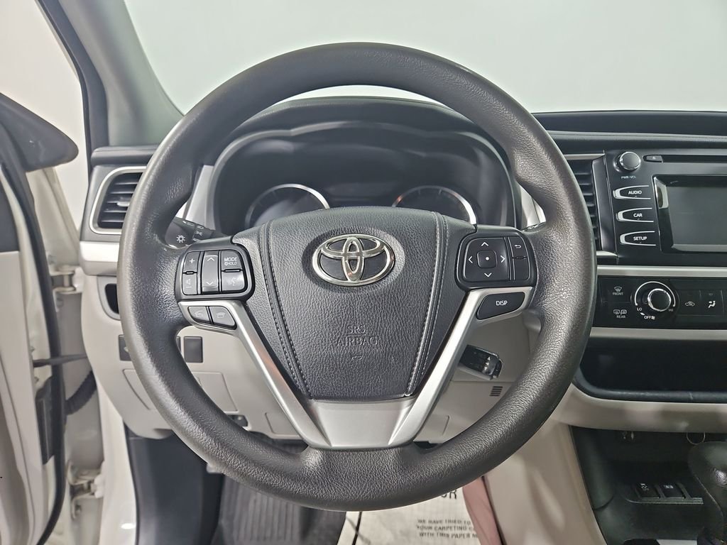 Used 2014 White Toyota LE image 15