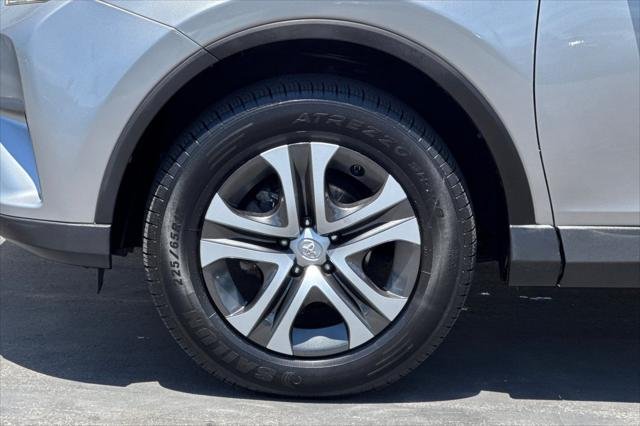Certified Used 2017 SILVER ME Toyota  image 32