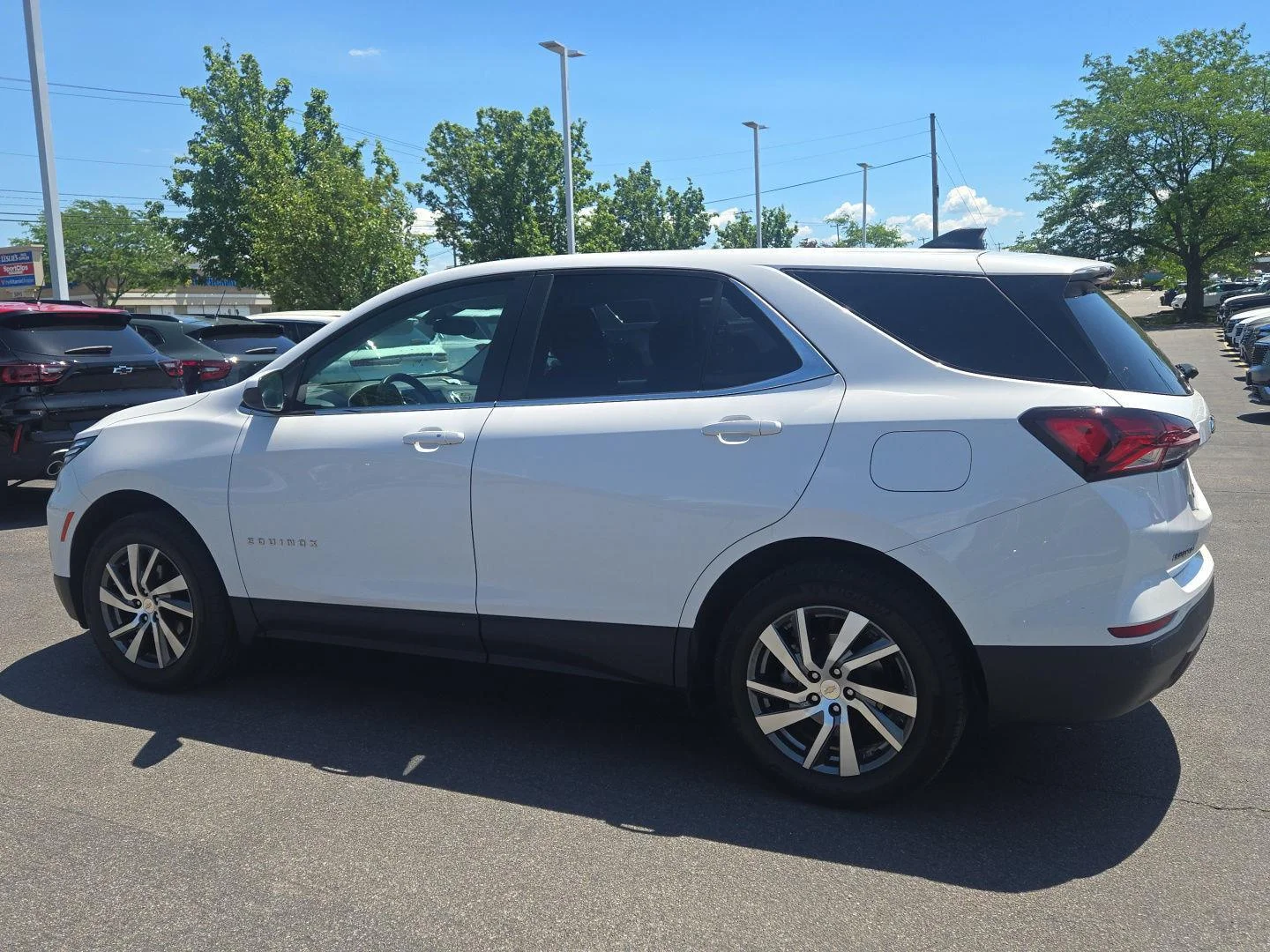 Used 2024 Summit White Chevrolet LT image 3