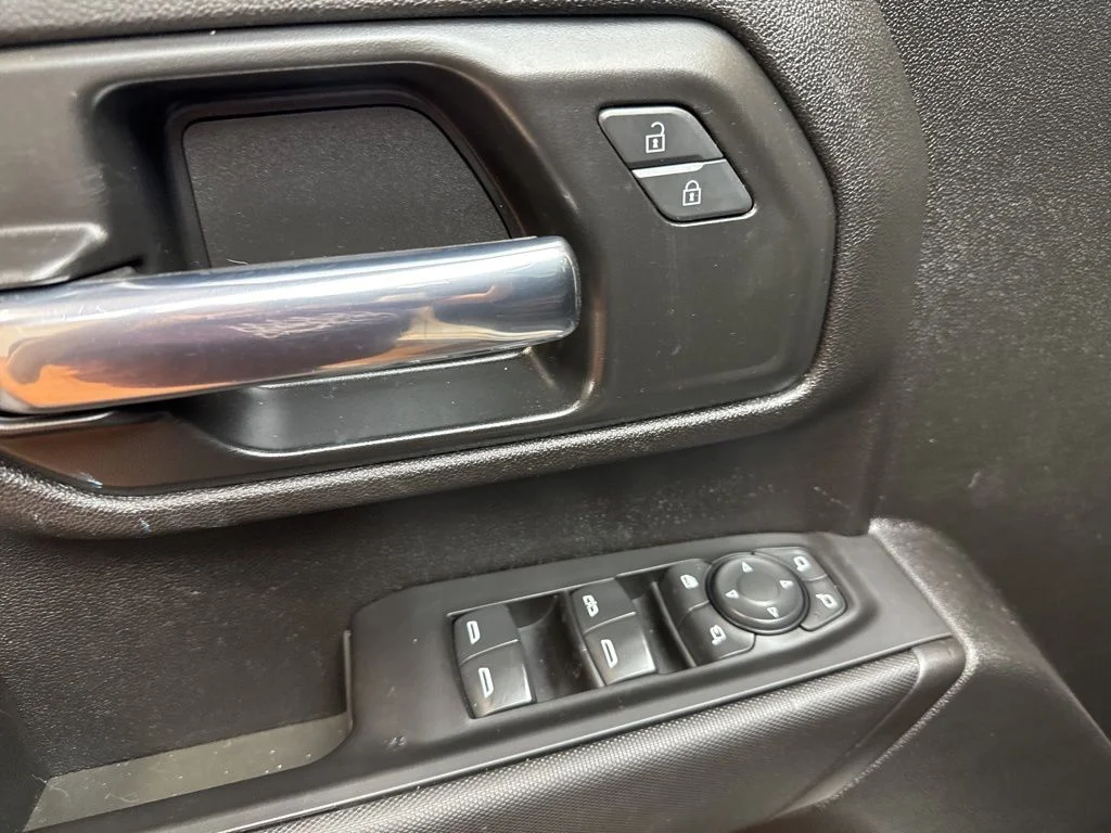 Used 2024 White Chevrolet Custom image 26