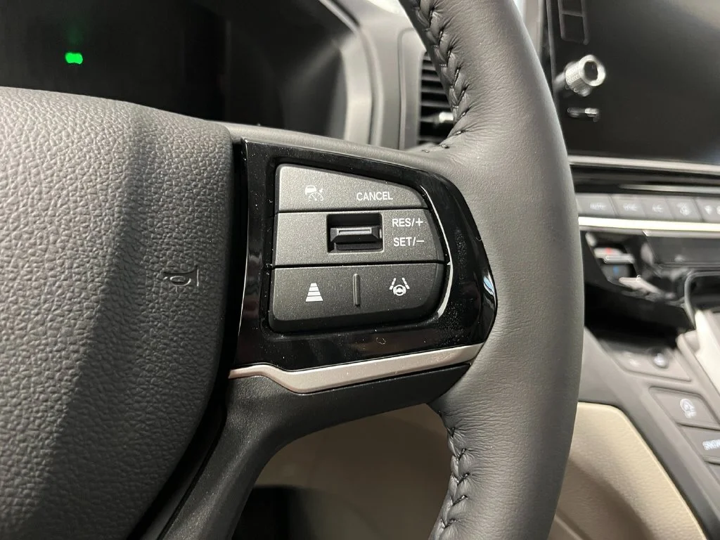 New 2027 Silver Honda EX-L image 18