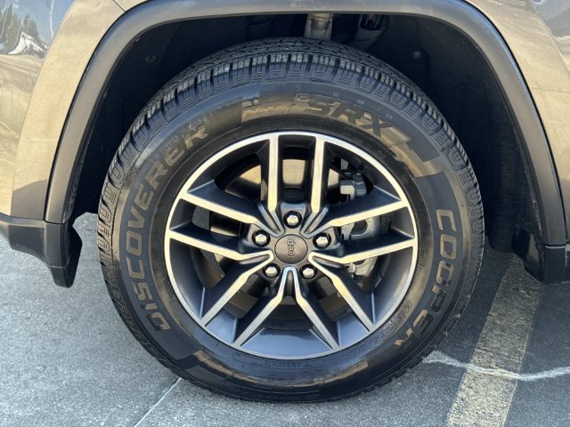 Used 2019 Gray Jeep Limited image 11