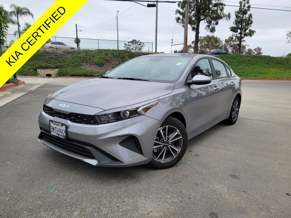 2024 Kia Forte LXS AT's photo