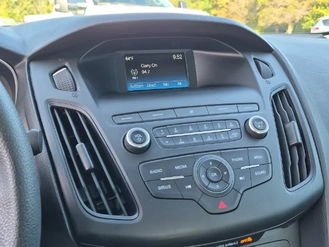 Used 2018 Gray Ford SE image 24