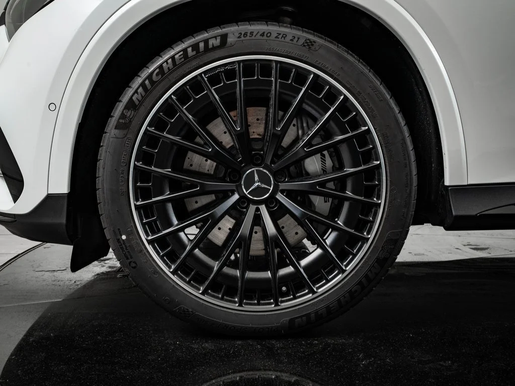New 2026 Manufaktur Moonlight White Metallic Mercedes-Benz GLC 43 AMG® image 13
