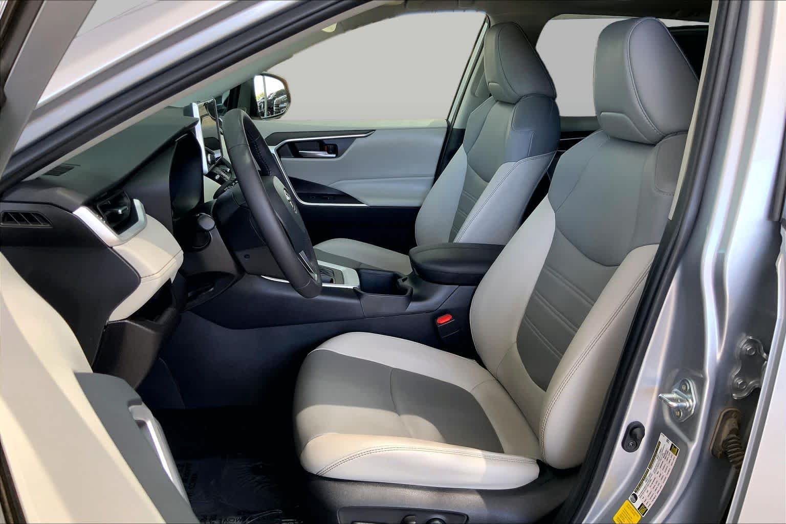 Used 2024 Silver Sky Metallic Toyota XLE Premium image 8