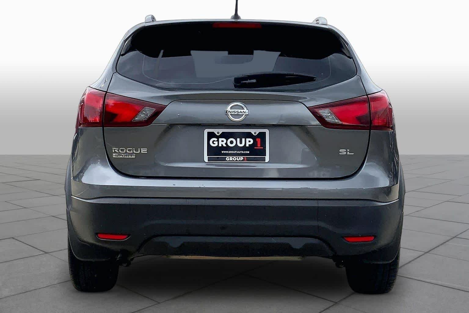 Used 2018 Gun Metallic Nissan SL image 5
