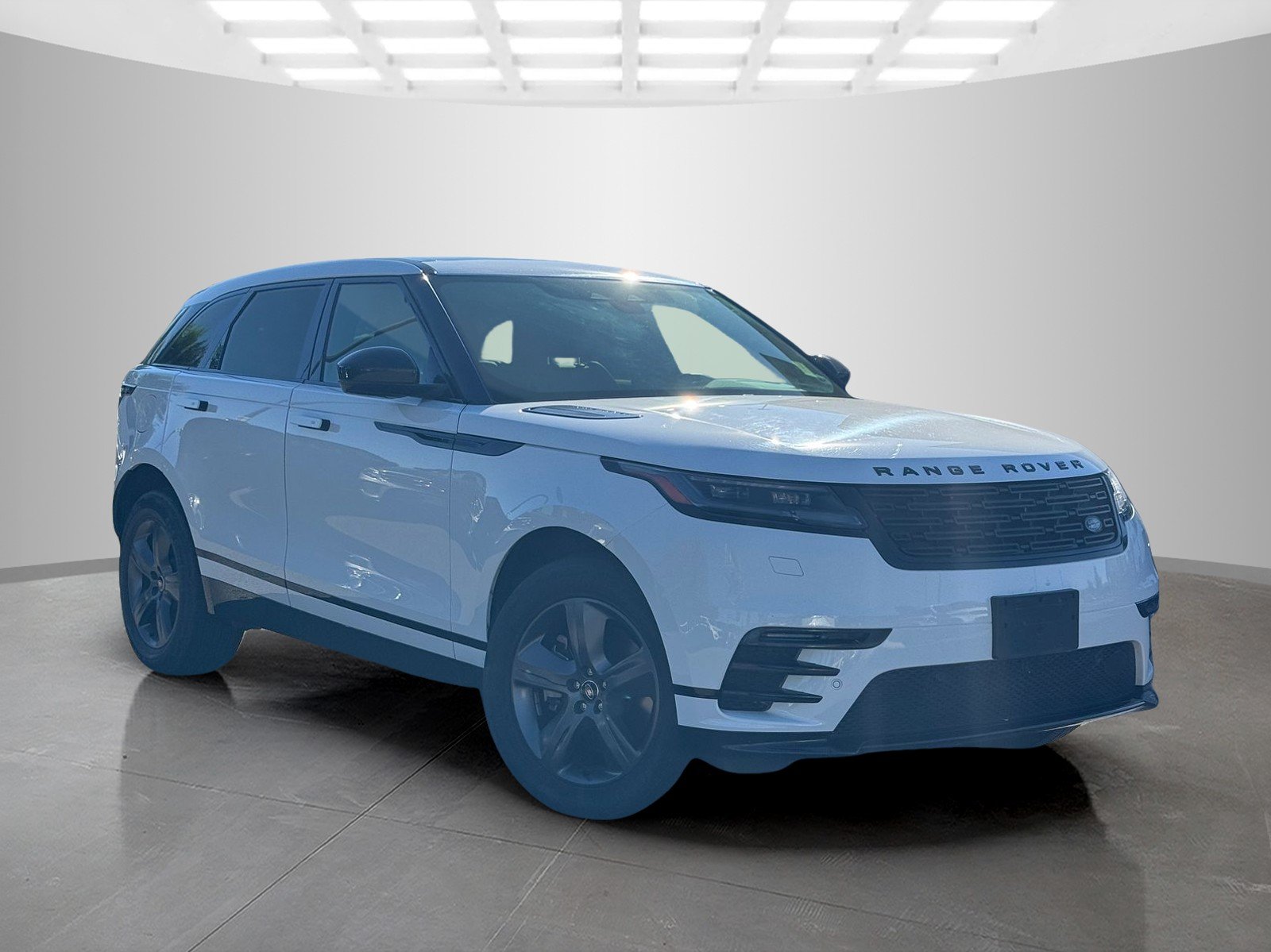 Used 2025 Fuji White Land Rover Dynamic SE image 3