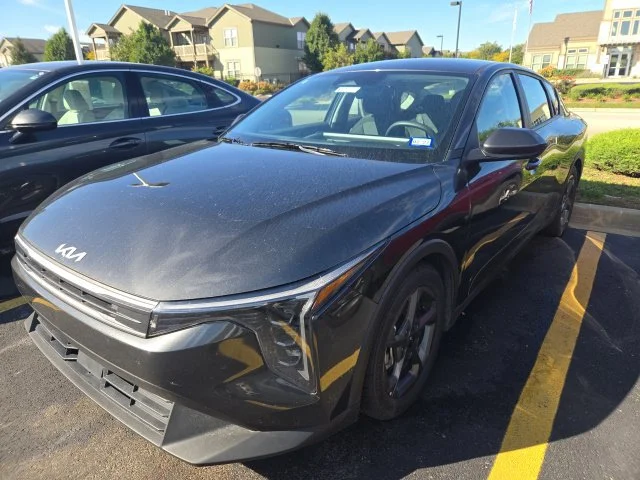 Used 2025 Gray Kia LXS image 3