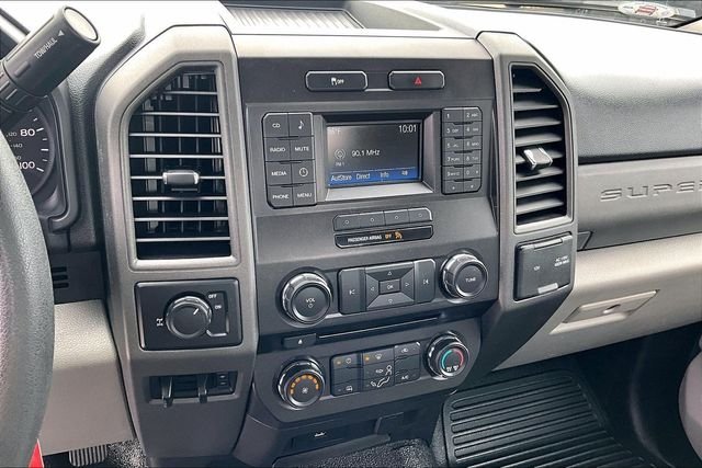 Used 2017 White Ford XL image 4