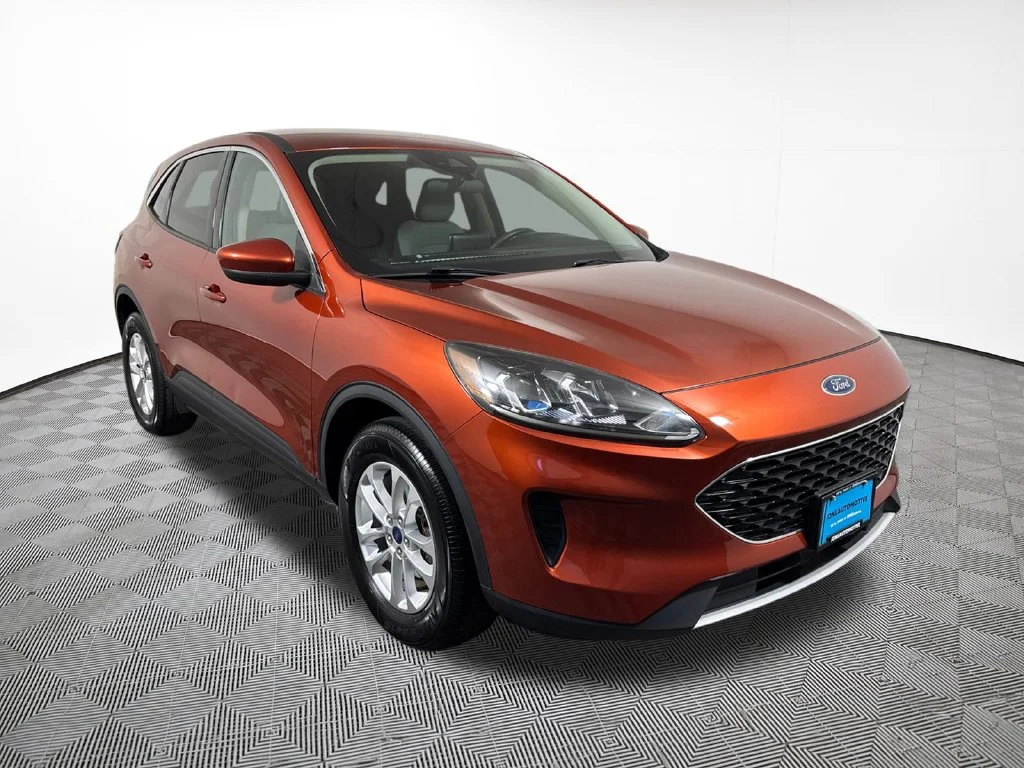 Used 2020 Orange Metallic Ford SE image 4