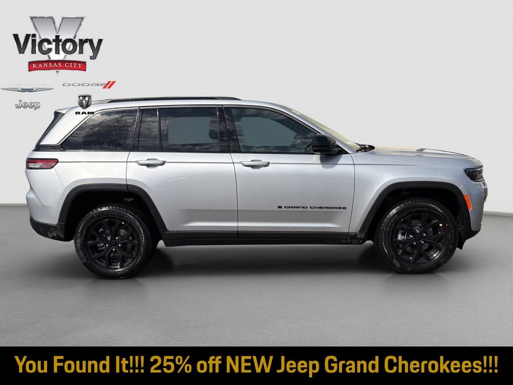 New 2026 Silver Zynith Exterior Paint Jeep Altitude image 8