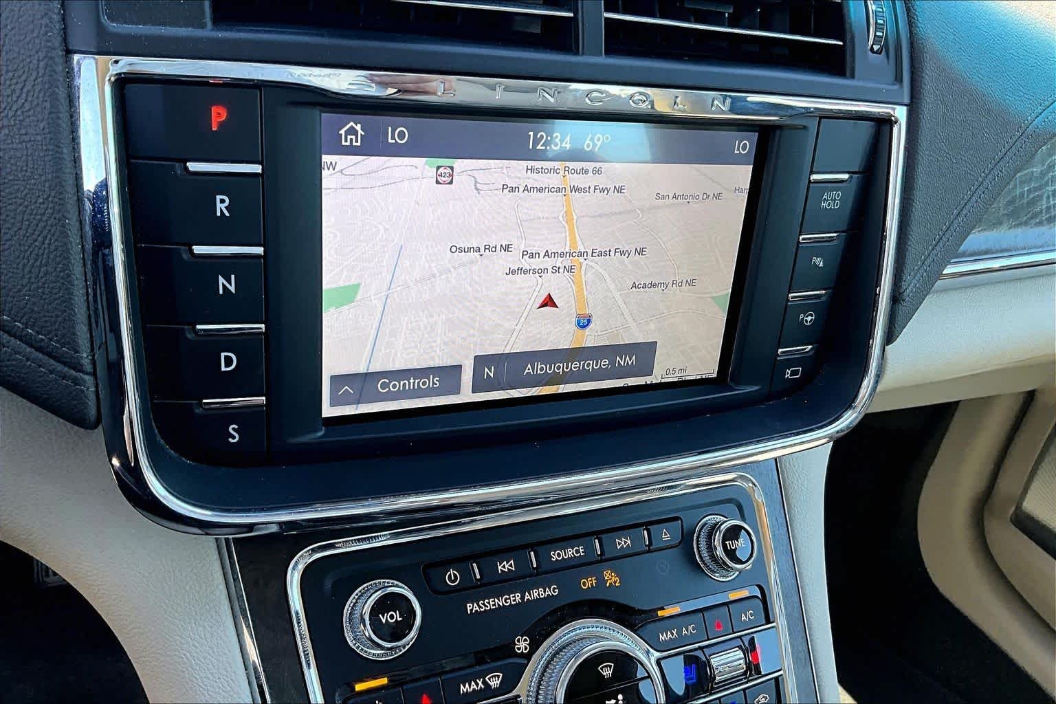Used 2019 Ceramic Pearl Metallic Lincoln Reserve image 28