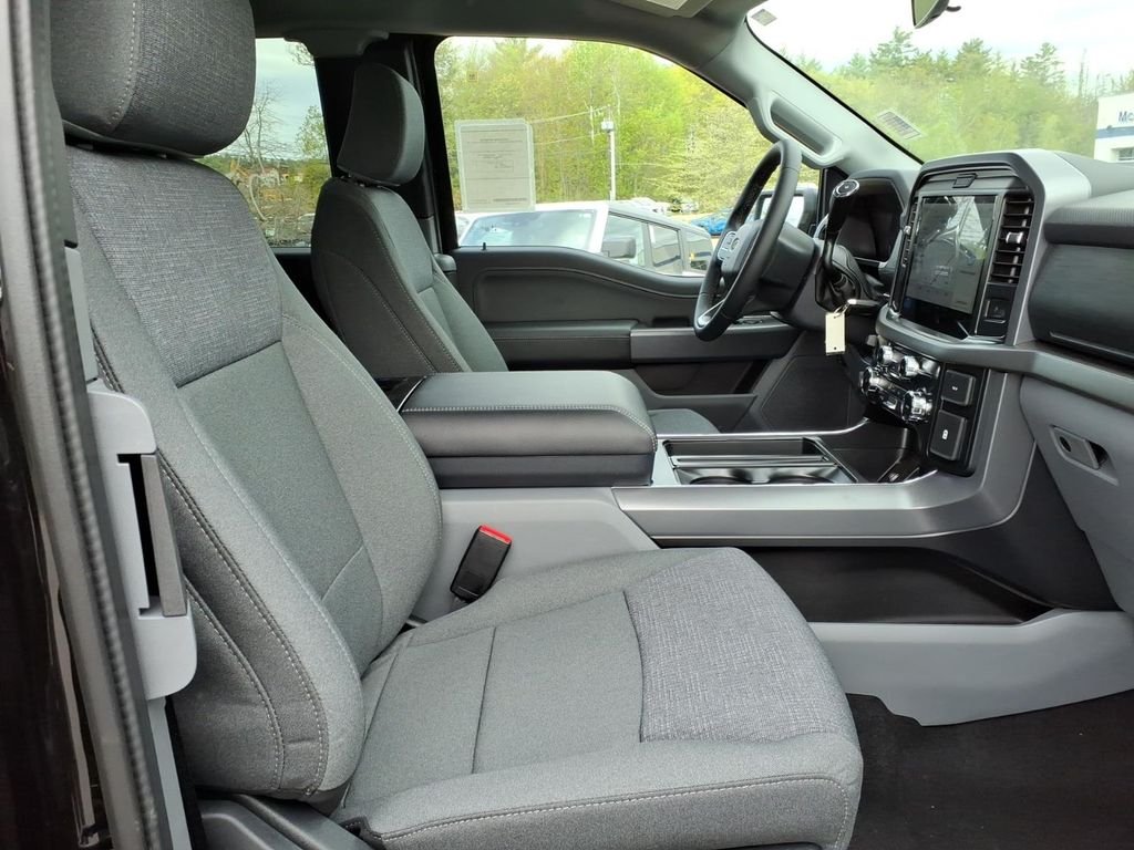 New 2026 Agate Black Metallic Ford XLT image 12
