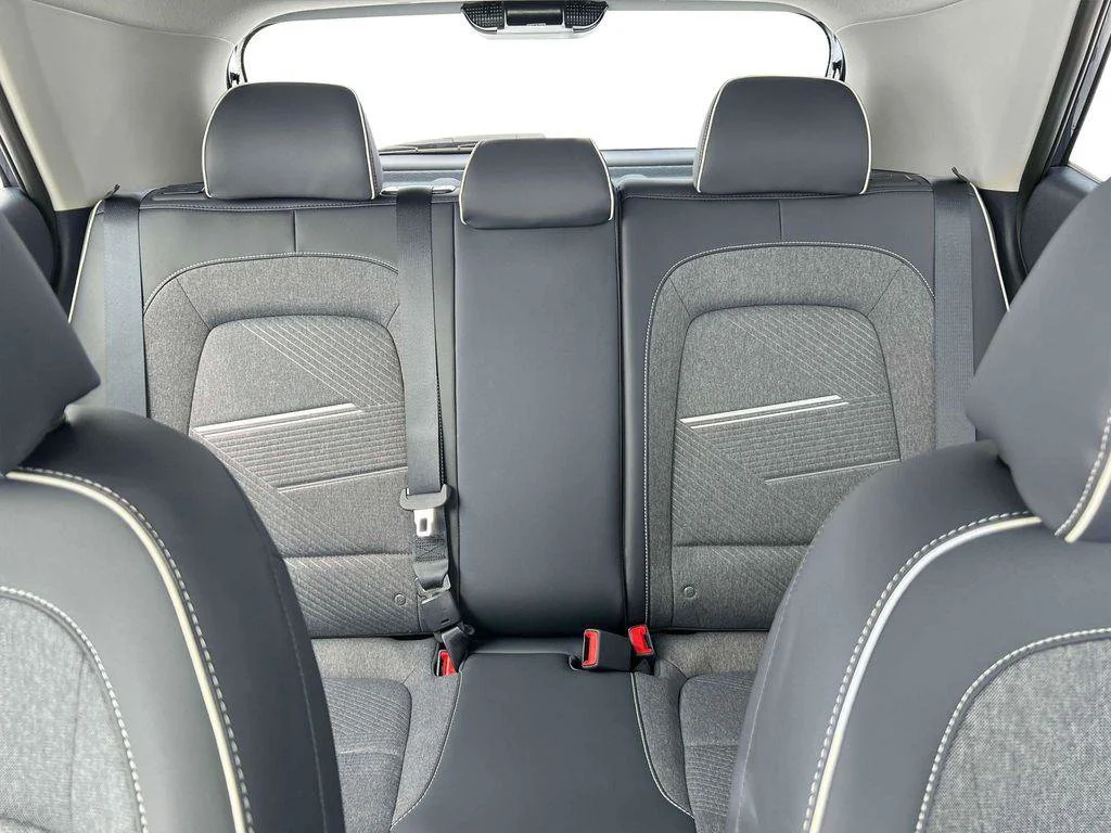 Used 2025 White Hyundai Limited image 17