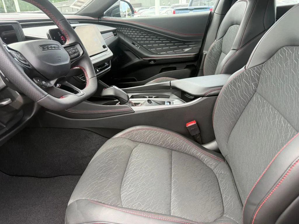 New 2026 Diamond Black Crystal Pearlcoat Dodge R/T image 4