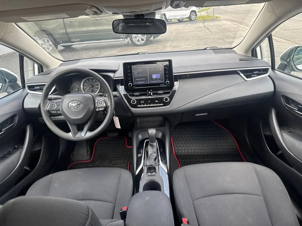 Used 2022 White Toyota LE image 23