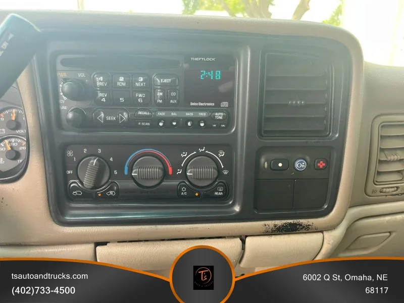 Used 2001 Black Chevrolet Sport Utility 4D image 20