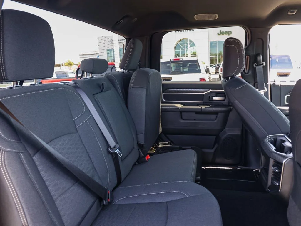 New 2026 Diamond Black Crystal Pearl-Coat Exterior Paint RAM Big Horn Night Edition image 140
