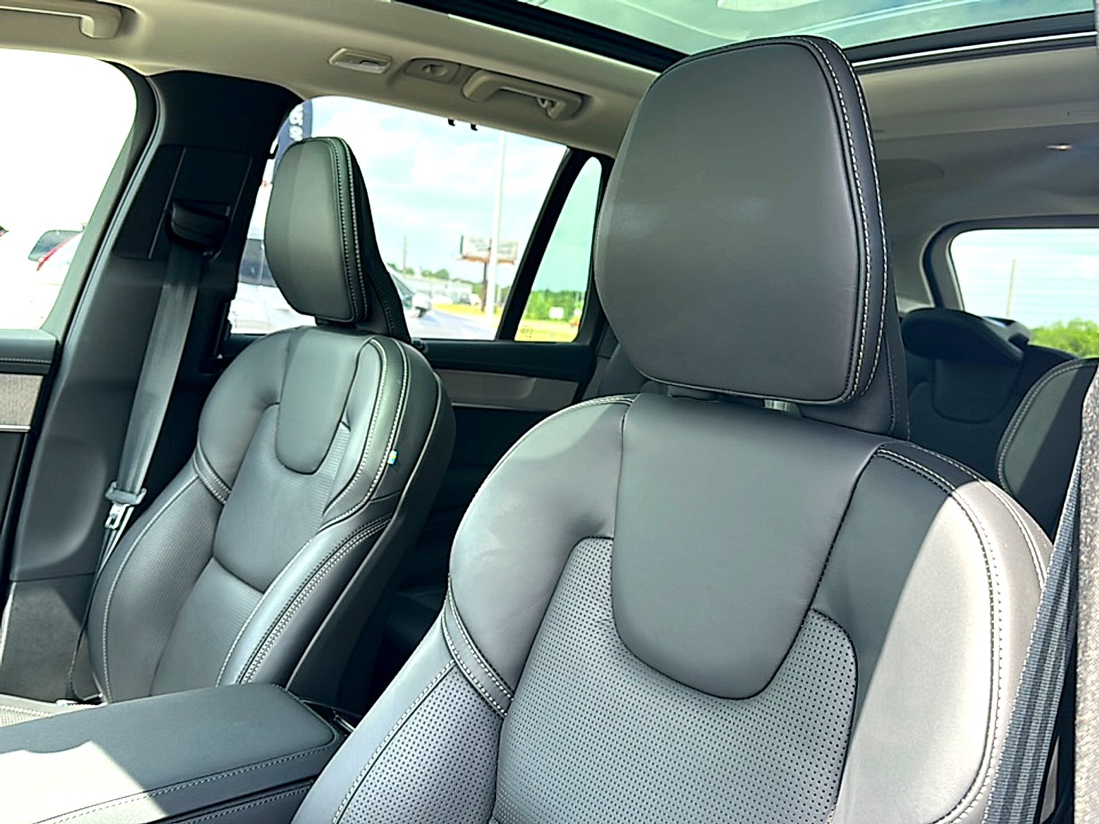 2026 Volvo XC90 Ultra - Photo 11