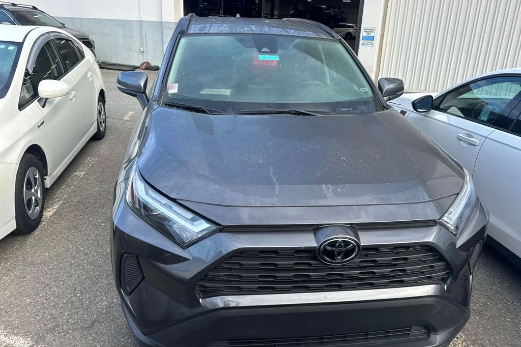 Used 2025 Gray Toyota XLE image 3