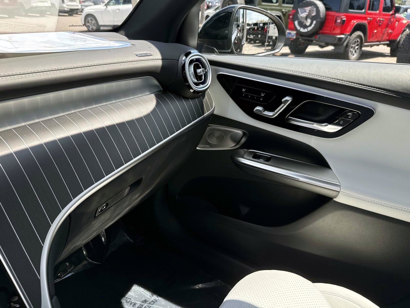 New 2027 Black Mercedes-Benz 300 SUV image 25
