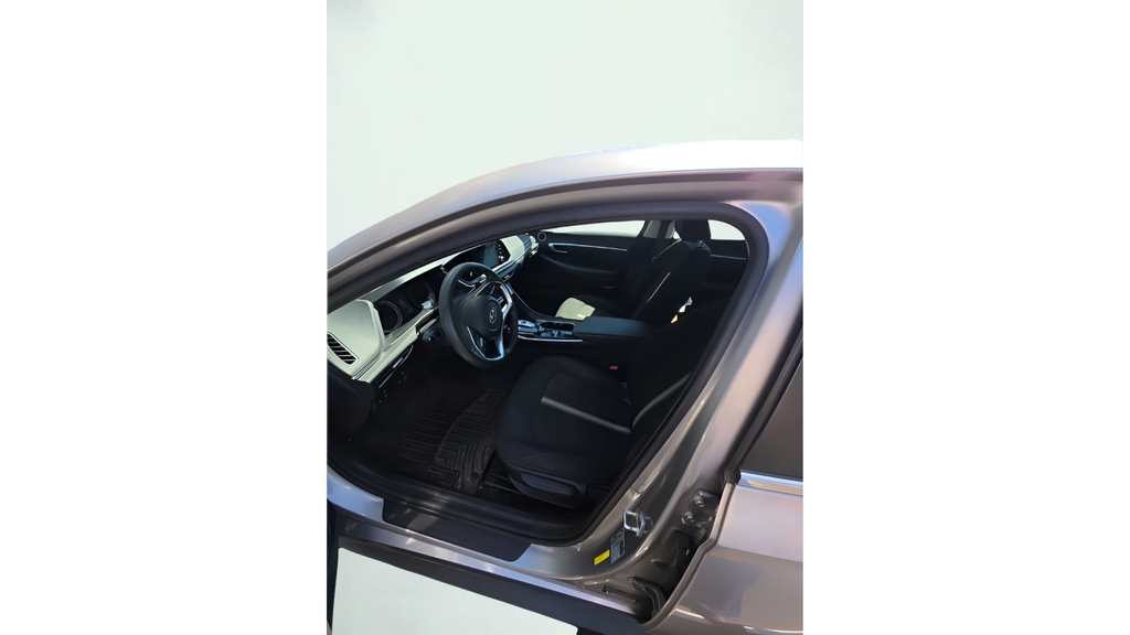 Used 2021 Silver Hyundai Blue image 9