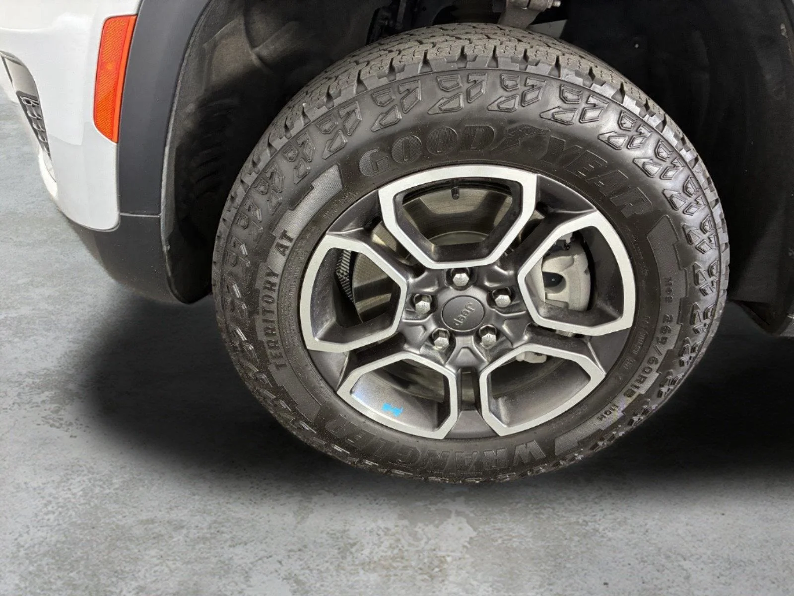 Used 2023 Silver Zynith Jeep Trailhawk image 17