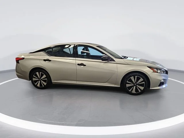 Used 2019 Silver Nissan 2.5 SL image 2