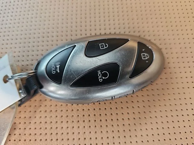 Used 2025 Green Hyundai Limited image 34