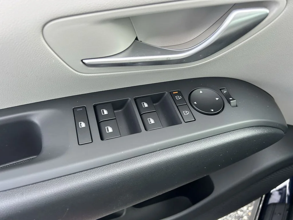 Used 2025 Blue Hyundai SEL Convenience image 23