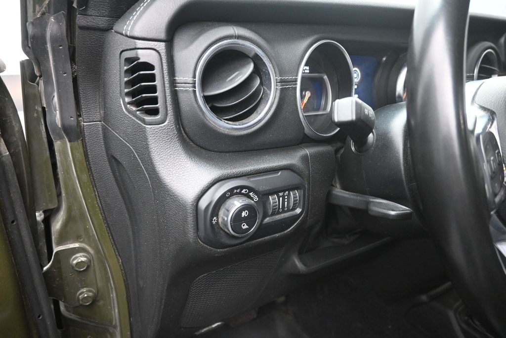 Used 2022 Green Jeep Overland image 21