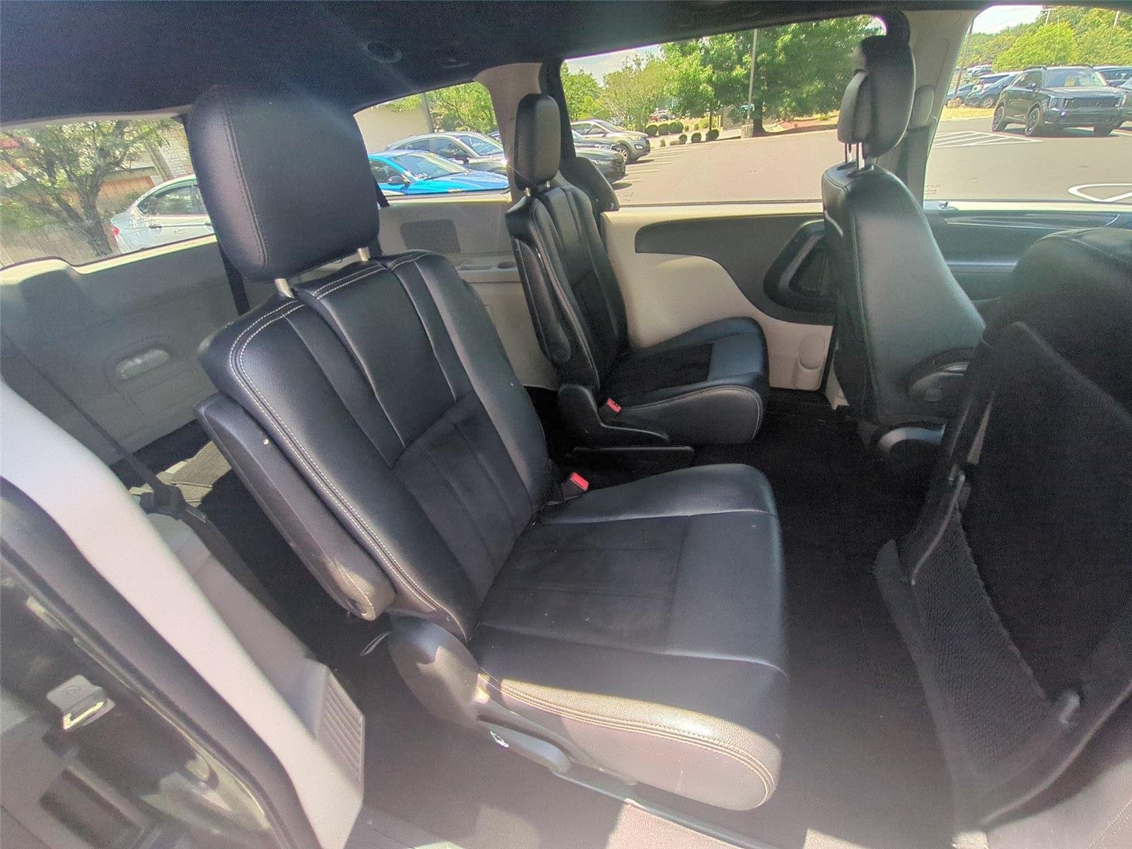 Used 2018 Black Onyx Crystal Pearlcoat Dodge SXT image 48