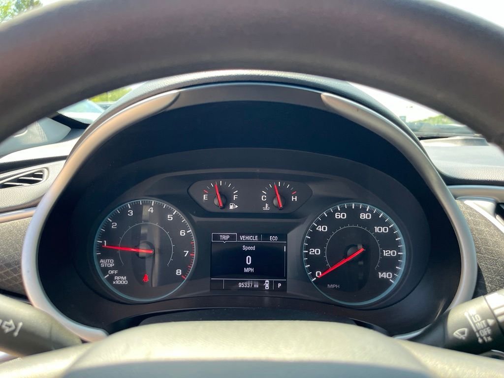 Used 2022 Mineral Gray Metallic Chevrolet LT image 22