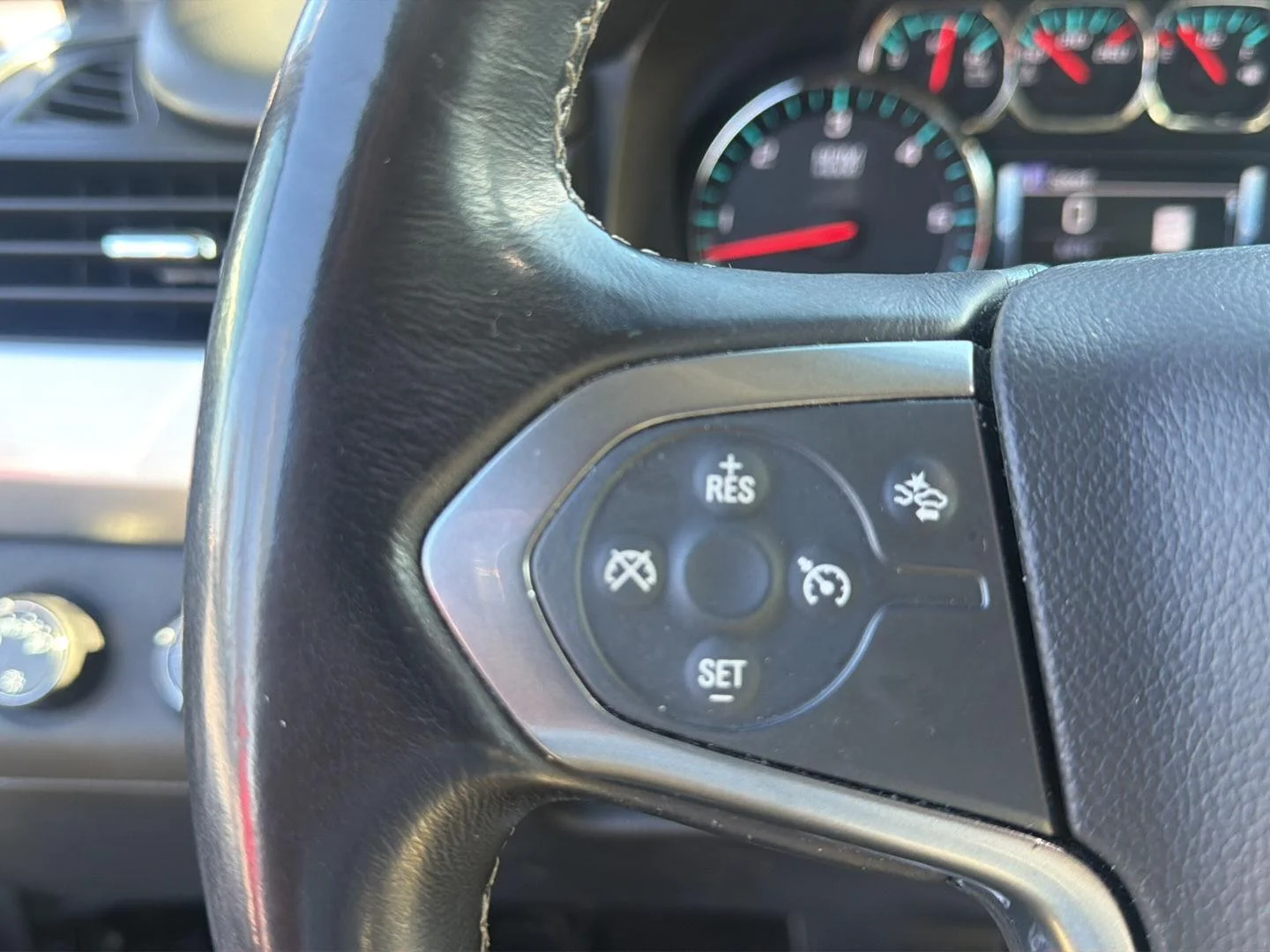 Used 2018  CHEVROLET TRUCK 4WD 4DR 1500 LT image 14