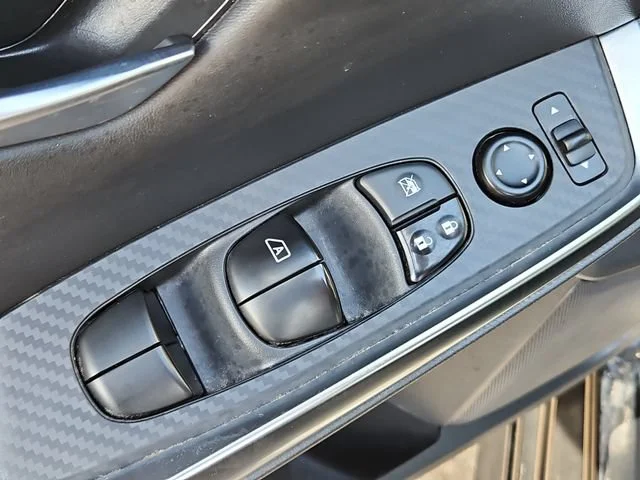 Used 2022  Nissan SR image 18
