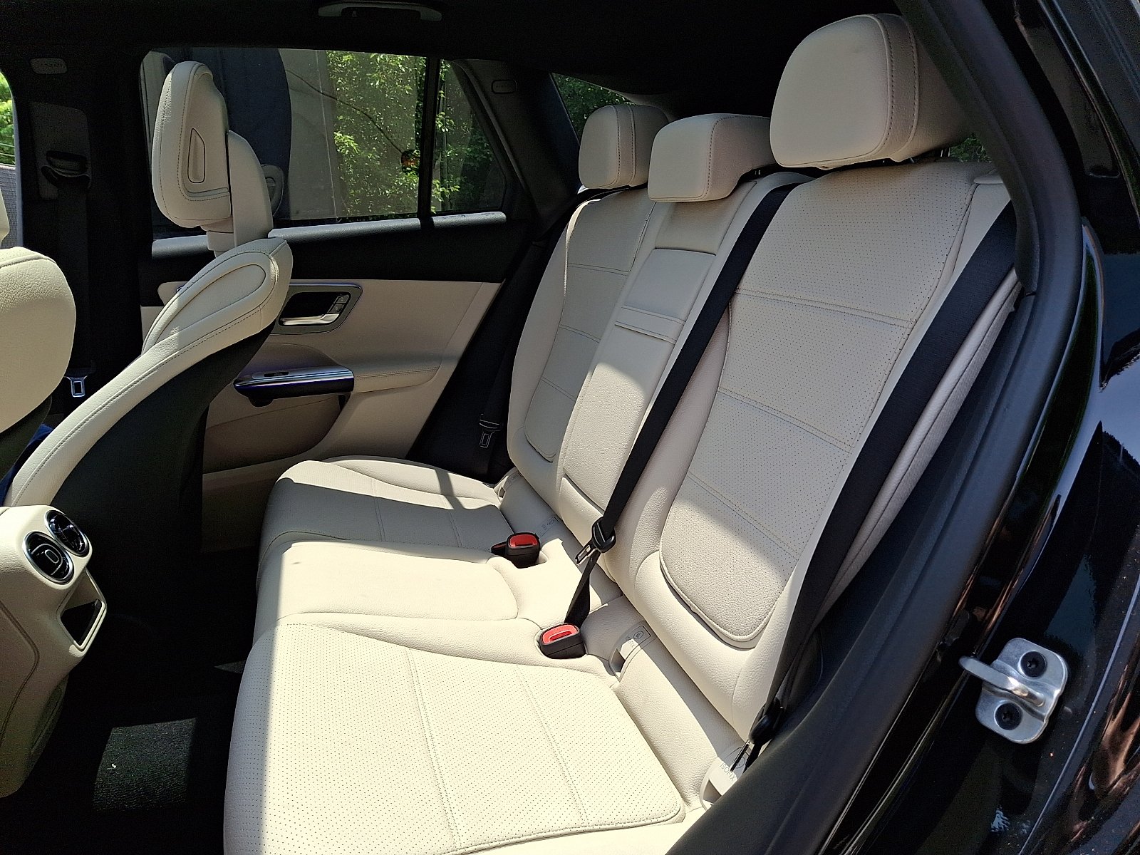 New 2026 Obsidian Black Metallic Mercedes-Benz GLC 300 image 8