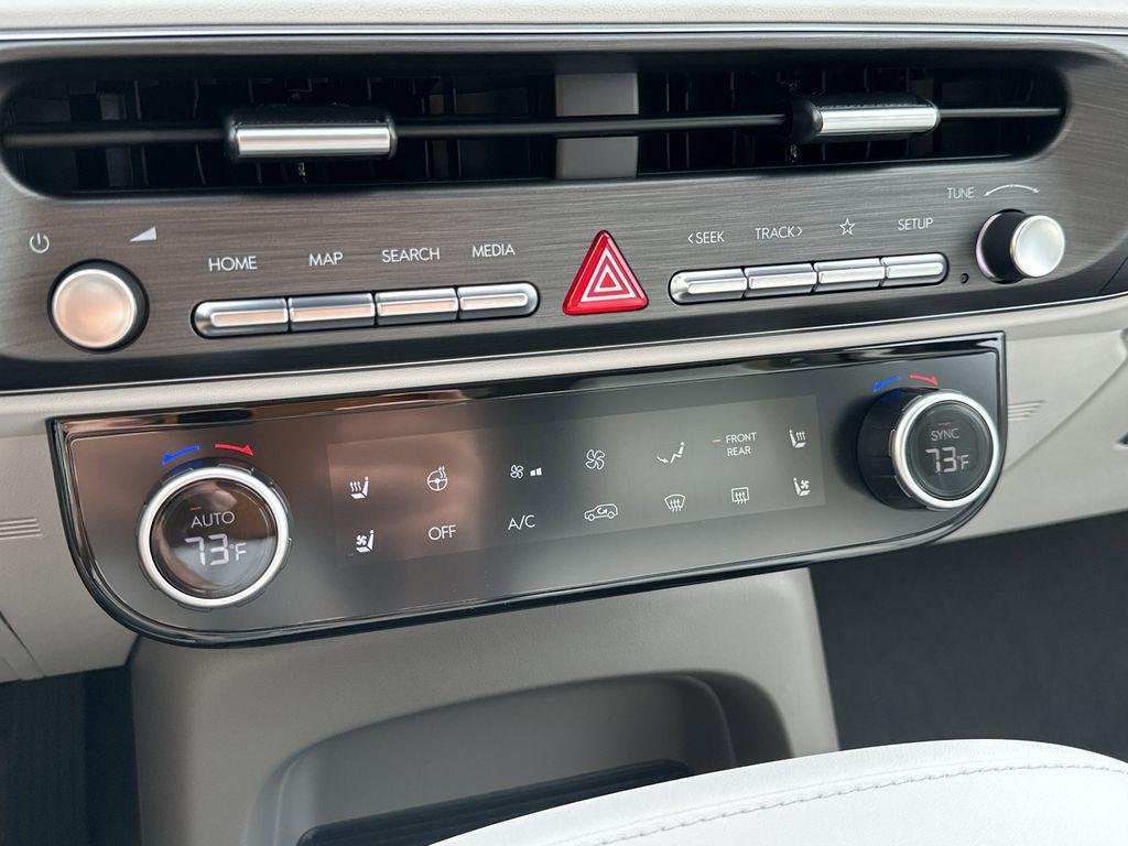 New 2026 Ecotronic Gray Pearl Hyundai Limited FWD image 17