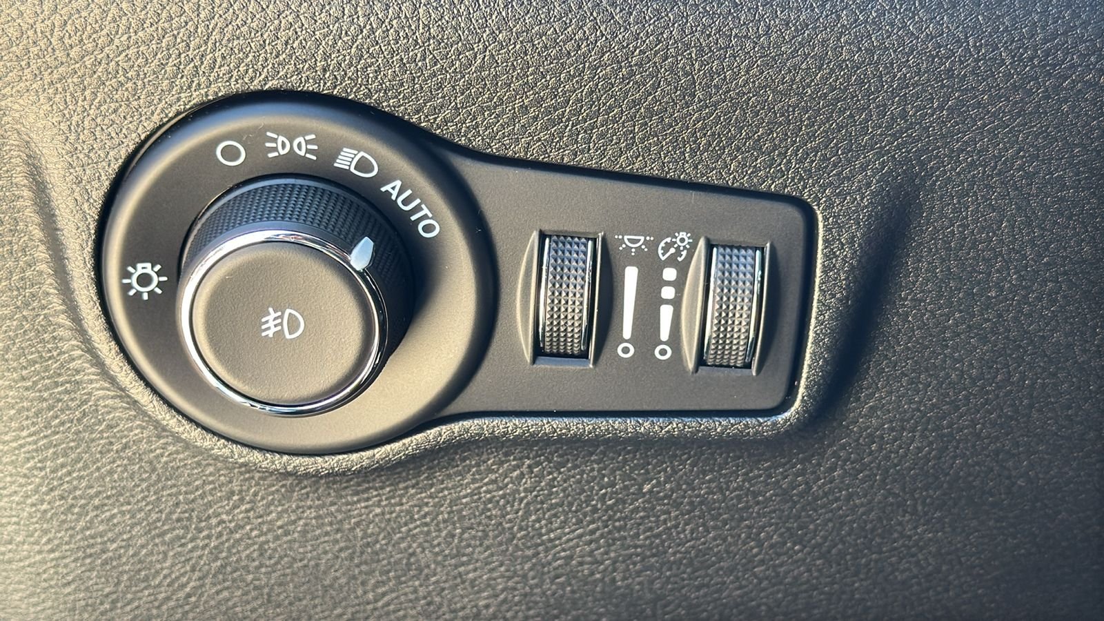 Certified Used 2025 Black Jeep Latitude image 22