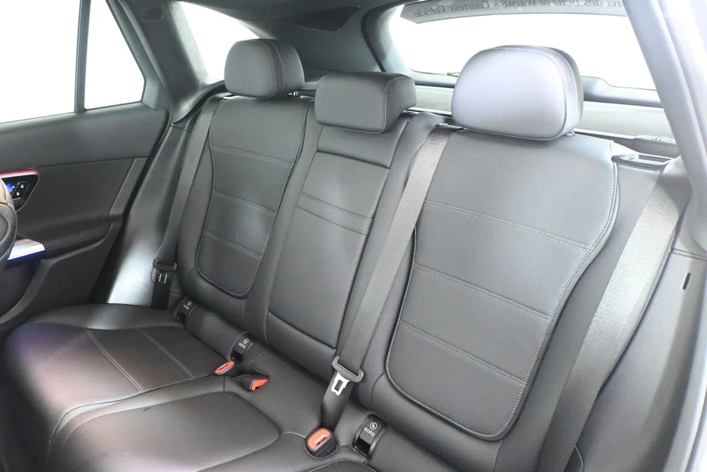 Used 2026  Mercedes-Benz GLC 300 image 4