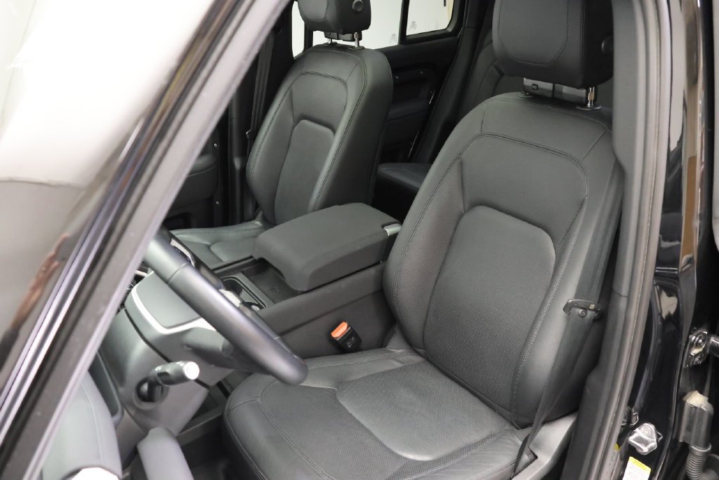 Used 2023 Santorini Black Metallic Land Rover S image 31